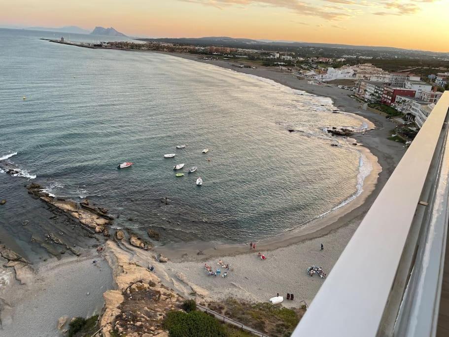 Maravilloso Apartamento En Primera Linea De Playa. Torreguadiaro Εξωτερικό φωτογραφία