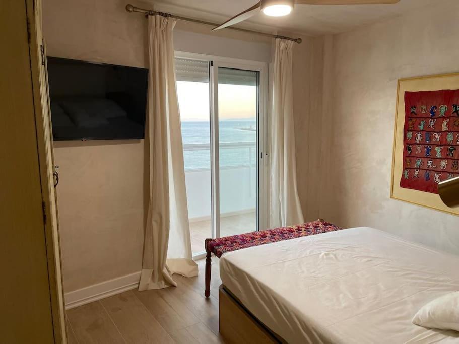 Maravilloso Apartamento En Primera Linea De Playa. Torreguadiaro Εξωτερικό φωτογραφία